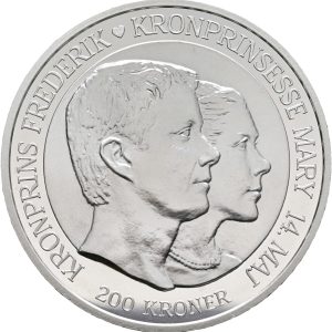 Margrethe II, 200 kroner 2004, Kronprinseparrets Bryllup, Sieg 31, kv. Proof, i original kapsel og pose med certifikat. Modelfoto.