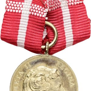 Margrethe II, miniature af Ingenio et Arti, fremstillet hos M. W. Mørch og Søns Eftf., cf. LS 2-158, forgyldt, 17 mm, 4,23 g med bånd, kv. 01.