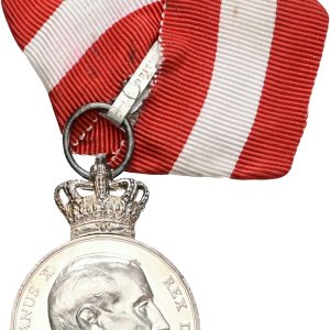 Christian X, frihedsmedalje, Pro Dania, 1940-45, Ag, 31 mm, 21,19 g med bånd, LS 4-029, kv. M-0, håndteringsspor, ridser.