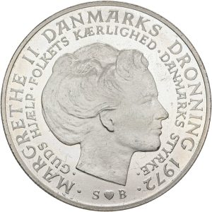 Margrethe II, 10 kroner 1972, tronskiftet, Sieg 16, kv. M-0, enkelte håndteringsspor og pletter.