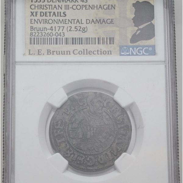 Christian III, 2 skilling 1559, Sieg 10, G 104, LEB 4177, NGC XF Details – environmental damage, ex. L.E. Bruun, original LEB-etiket medfølger.